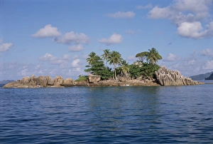 Drucke von Ile St-Pierre (Sankt Peter Insel), Anse Volbert, Insel von Praslin in den Seychellen im Indischen Ozean in Afrika St. Pierre Und Miquelon Drucke: Let Saint Pierre und Miquelon