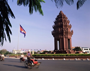 Cambodia Tourist Attractions Drucke: The Independence Monument, Phnom Penh, Cambodia, Indochina, Southeast Asia, Asia