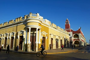 Blue Sky Scenic Views Drucke: Independence Square, Merida, Yucatan State, Mexico, North America