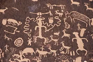 Indische Petroglyphen auf roter Standstein durch Kratzen gemalt wurden
