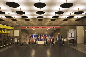 Budapest Metro Station Drucke: Interchange at metro station, Budapest, Hungary, Europe