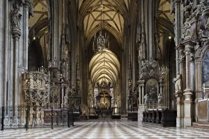 Vienna Cathedral Architecture Drucke: The interior of Domkirche Saint Stephan Cathedral, Vienna, Austria, Europe