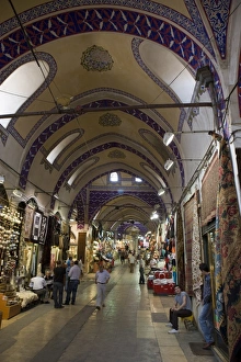 Retail Shopping Experience Drucke: Interior of the Grand Bazaar (Great Bazaar), Istanbul, Turkey, Europe