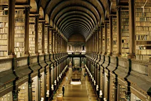 Universitäten Drucke: Innenaus der Bibliothek