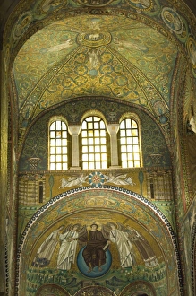Drucke von Ein Innenraum mit umfangreicher Mosaikarbeit aus dem 6. Jahrhundert: die Chiesa di San Vitale im UNESCO-Weltkulturerbe in Ravenna (Emilia-Romagna), Italien, Europa Ravenna Drucke: Ein Innenraum mit umfangreicher Mosaikarbeit aus dem 6