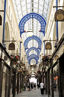 Vertical Photography Europe Drucke: Interior of Thorntons Arcade, Leeds, West Yorkshire, England, United Kingdom, Europe