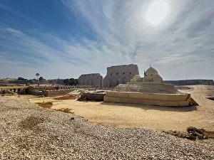 Thebes Ancient City Drucke: The Karnak Temple Complex, a vast mix of temples