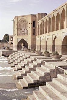 Middle East Tourist Attractions Drucke: Khaju Bridge