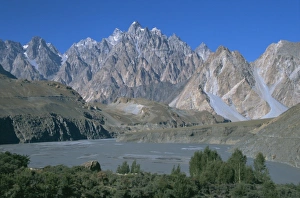Asian Mountain Range Drucke: The Khunjerbad Pass