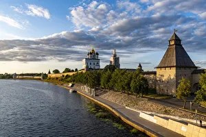 UNESCO World Heritage Site Pskov Drucke: The Kremlin and the Trinity Cathedral in Pskov, UNESCO World Heritage Site, Pskov, Russia