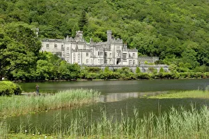 Colorful Building Exteriors Europe Drucke: Kylemore Abbey