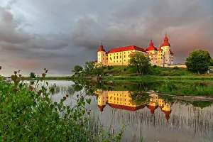 European Castle Reflections Drucke: Lacko Castle and the reflection in the water at sunset