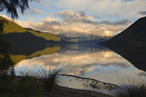 South Island Nature Walks Drucke: Lake Rotoroa and Travers Range