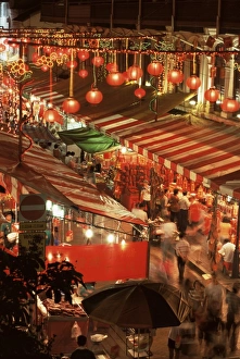 Contemporary Cityscape View Drucke: Lanterns and stalls