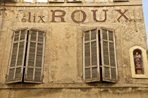Ancient French Architecture Drucke: Large painted letters on ancient wall, with statue of the Virgin, and wood shutters