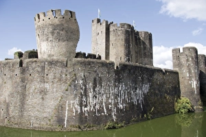 Outdoor Photography UK Drucke: Leaning tower and gatehouse