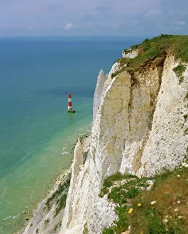 Beachy Head Lighthouse Drucke: Lighthouse and chalk cliffs at Beachy Head, near Eastbourne, East Sussex, England, UK