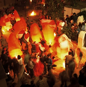 Bilder Datiert 31. Juli 2008: Beleuchtung von Luftballons während Osternfeiern