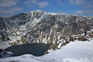 Wales Drucke: Der Llyn Cau und der Gipfel des Caders Idris unter Wintersonne im Snowdonia-Nationalpark in Gwynedd im Vereinigten