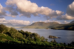 Loch Assynt ist ein See in Schottland, der nach dem Fluss Assyn im Highland County benannt wurde und als einer der schönsten Seen des Landes gilt. Der Name Loch Assynt leitet sich von den keltischen Wörtern loch für See oder Wasser und assynt, das die Bezeichnung eines Bergs bezeichnet, ab