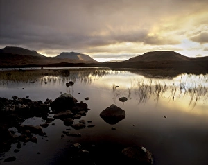 Tranquil Scottish Landscapes Drucke: Loch Ba at sunset