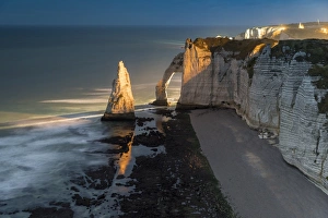 Chalk Cliffs Etretat Drucke: Long exposure at sunset of the chalk cliffs, Etretat, Normandy, France, Europe