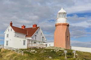 Newfoundland And Labrador Tourism Drucke: Long Point lighthouse on Crow Head