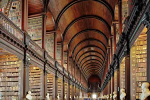 Republik Irland Drucke: Die lange Stille im Bibliotheksraum der Trinitätskolleg Dublin Irland Republik Europa