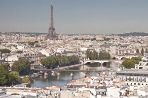 Drucke von Über die Dächern von Paris vom Turm St. Jakob bis zur Eisenbahnwelt in Richtung der Eiffelturm im Frankreich und Europa Bilder Datiert 2013 August: Über die Dächern von Paris vom Turm St-Jacques bis zur Eiffelturm in der Stadt Paris im Frankreich und Europa