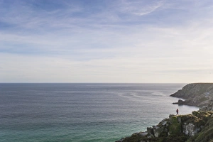 Cornish Coastal Landscapes Drucke: Looking over Treen Beach, Cornwall, England, United Kingdom, Europe