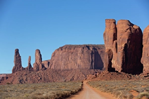 Three Sisters Rock Formation Drucke: Loop Drive, Three Sisters on left