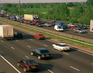 Drucke von Lastwagen, Vans und Autos im Verkehr auf einer Autobahn im Vereinigten Königreich in Europa Verwandte Bilder Drucke: Lastwagen, Van und Autos im Verkehr auf einer Autobahn im Vereinigten Königreich Europa