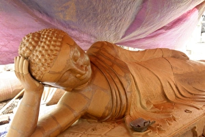 Myanmar Buddha Statue Drucke: Lost-wax casting open air workshop