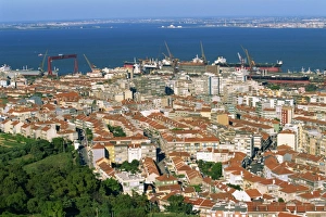 Lisbon Aerial View Drucke: Low aerial view