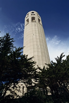 California Travel Photography Drucke: Low angle view of the Coit Tower