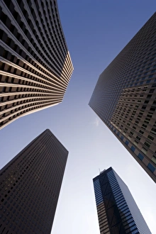 Low Angle Photography Drucke: Low angle view of office buildings
