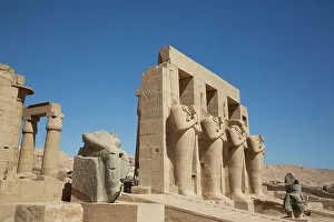 Pharaoh Ramesses II Statue Drucke: Lower Section, Colossus of Ramesses II