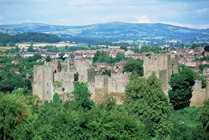 Shropshire Drucke: Ludlower Schloss aus Whitecliff in Shropshire, England im Vereinigten Königreich Europa