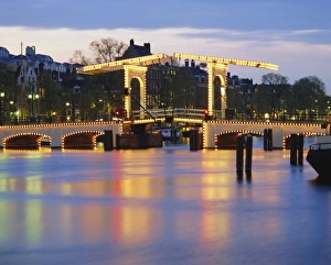Bilder Datiert 31. Juli 2008: Magere Brücke