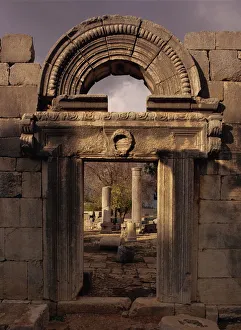 Archaeological Sites In The Middle East Drucke: Main gate, Bar am Synagogue (Second Temple), Upper Galilee, Israel, Middle East