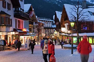 Drucke von Hauptstrasse im Winter in St.Anton am Arlberg, Tirol Österreich Europa Österreich Drucke: Hauptstraße im Winter in St. Anton am Arlberg, Tirol Österreich Europa