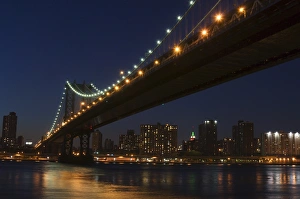 Manhattan Bridge Drucke: Manhattan Bridge at dusk