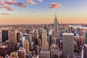 New York Drucke: Die Skyline von Manhattan und dem Empire State Building am Sonnenuntergang in der Stadt Neues Yorker