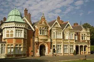 Verwandte Bilder Drucke: Das Schloss in der Schlucht von Bletchley Park ist die Weltkriegscode-Brauchzentrale im Buckinghamshire