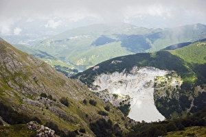 Tuscany Landscape Photography Drucke: Marble quarry used by Michaelangelo, Apuan Alps, Tuscany, Italy, Europe