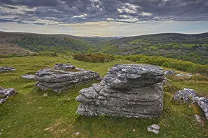 Dartmoor Scenery Drucke: A massive granite boulder on Bench Tor, one of the classic features of Dartmoor National