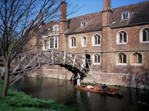 Universitäten Und Hochschulen Drucke: Matheatischer Brücke in Königshausen und Punkt an der Queen's-College-Universität zu Cambridge im Landkämbride
