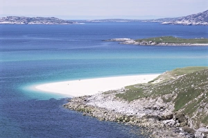 Meilen strand aus weißem Kies sand