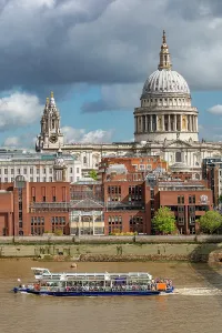 Millennium Bridge London Drucke: Millenium Bridge and St Paul's Cathedral, London, England