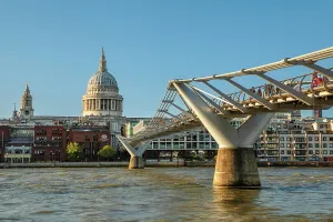 Millennium Bridge London Drucke: Millenium Bridge and St Paul's Cathedral, London, England